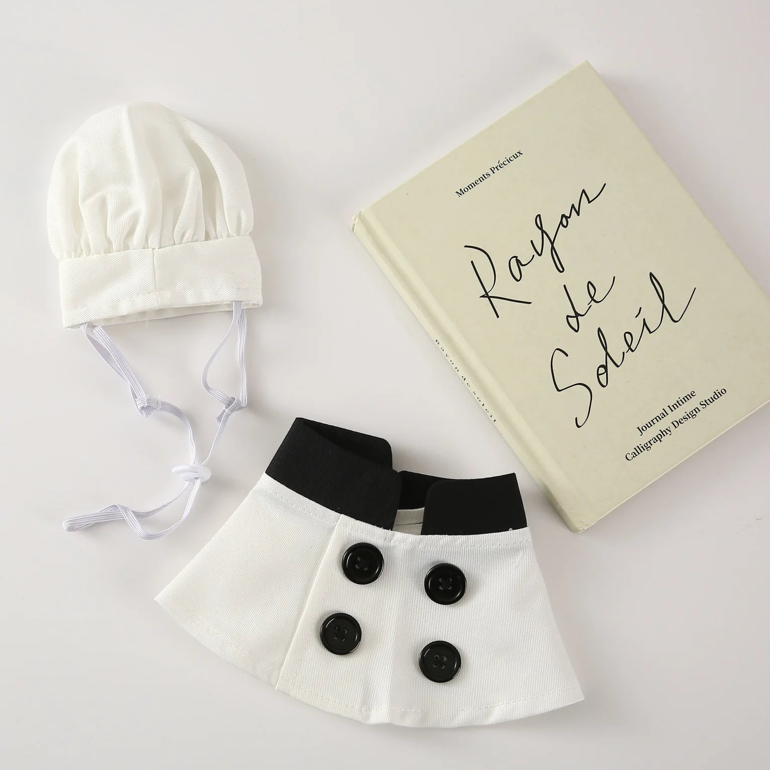 Pet Chef Costume for Cats And Dogs Cute Chef Hat And Bib Outfit Funny Cosplay Dress-Up for Small to Medium Pets Halloween Christ